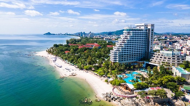 Hua Hin is an ancient resort of Thailand and a large city located on the Gulf of Thailand, 