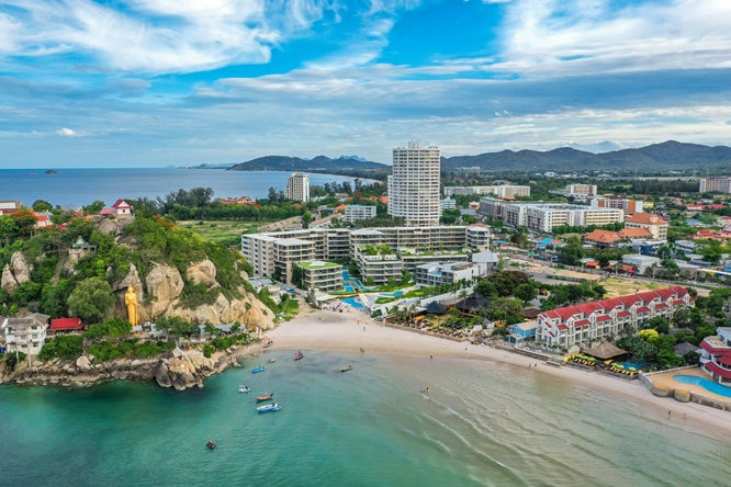 Hua Hin is an ancient resort of Thailand and a large city located on the Gulf of Thailand, only 180 km from Bangkok hotel 