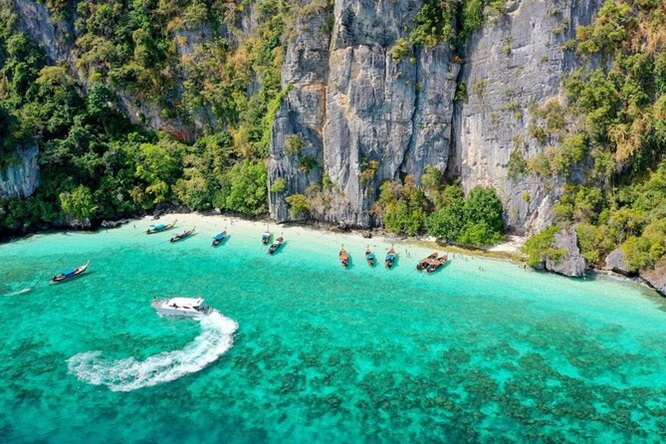 Monkey Beach: a beach inhabited by monkeys on Phi Phi.