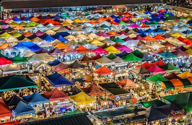 Rod Fai Night Market in Bangkok - Srinakarin Train Market