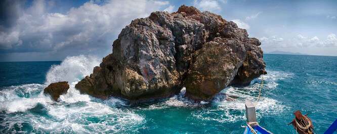 Seil Rock (Koh Tao) is an outstanding diving spot in the waters of Thailand!