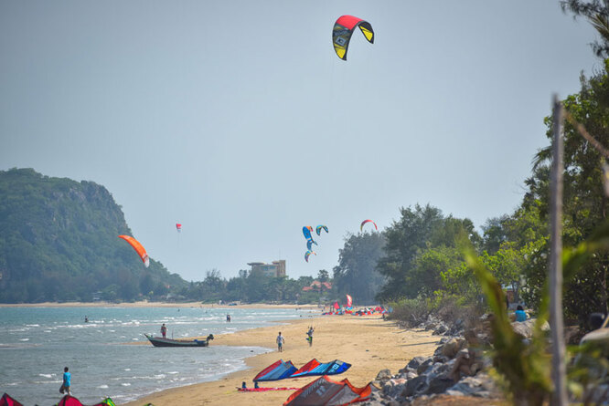 Kitesurfing in Pranburi - Aleenta Hua Hin Resort & Spa