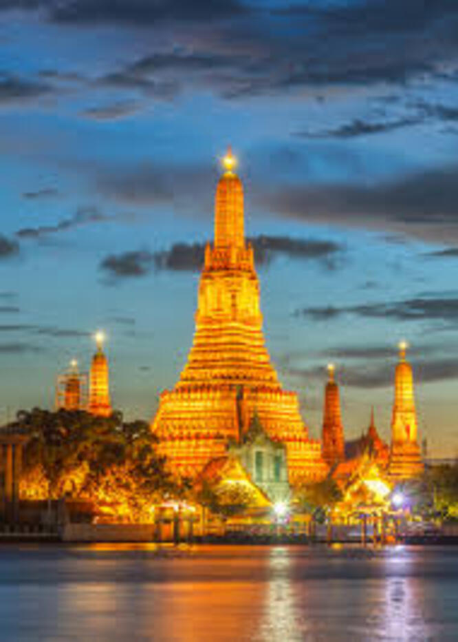 Wat Arun (Temple of Morning) - incredible Thailand