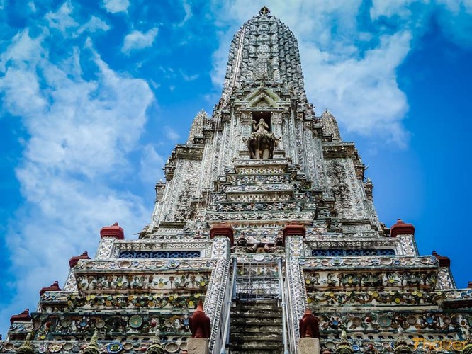 The Temple of Dawn (Wat Arun) is a beautiful symbol of Thailand.