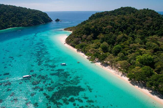 Ko Rock Islands neighboring Ko Lanta