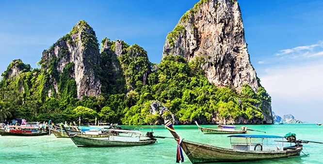 Samui Island, Koh Samui, is located in the Gulf of Thailand, in the south of Thailand, in the province of Surat Thani. Among the islands of Thailand, the island of Samui